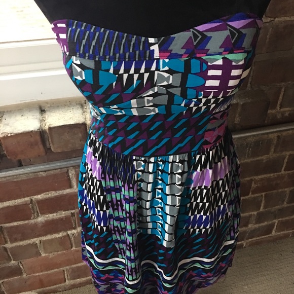 Patterned strapless dress - Picture 2 of 3